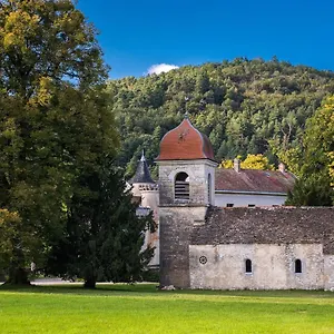https://chateau-de-maillat.hotels-rhonealpes.com