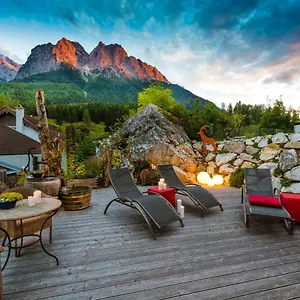 Hotel Bayern - Adults Only - Mit Zugspitzblick - Eibsee-naehe - Wellnessbereich - Naturpool Im Sommer