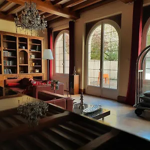 https://le-clos-des-soyeux.hotels-rhonealpes.com